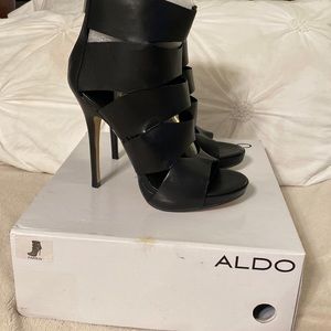 Aldo “Parrin” style all leather high heels in size 8.5 in black. Never worn!